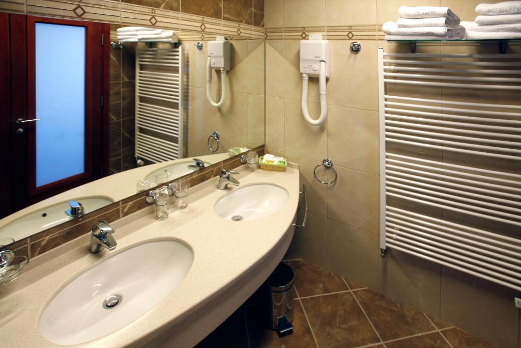 Hotel Savus Slavonski Brod Bagian luar foto
